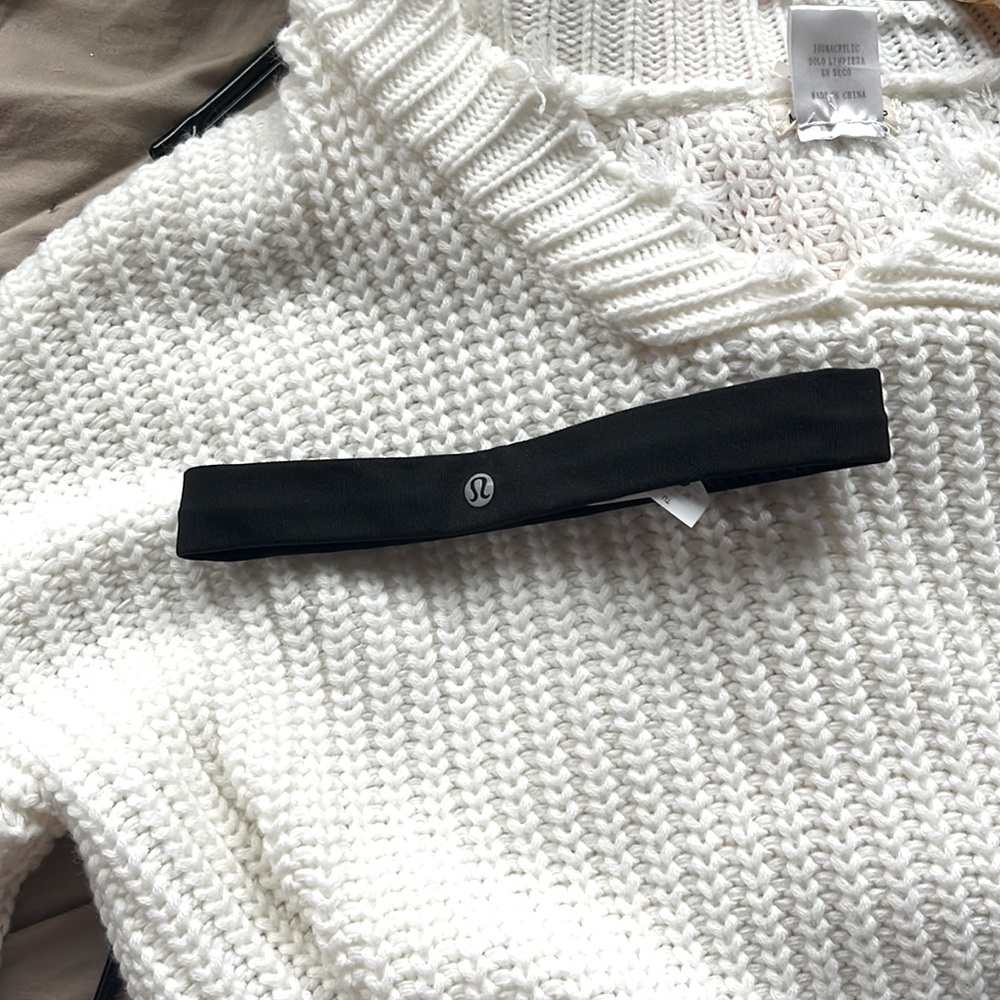 i’m selling a lululemon headband. it was wore once and is half price.
